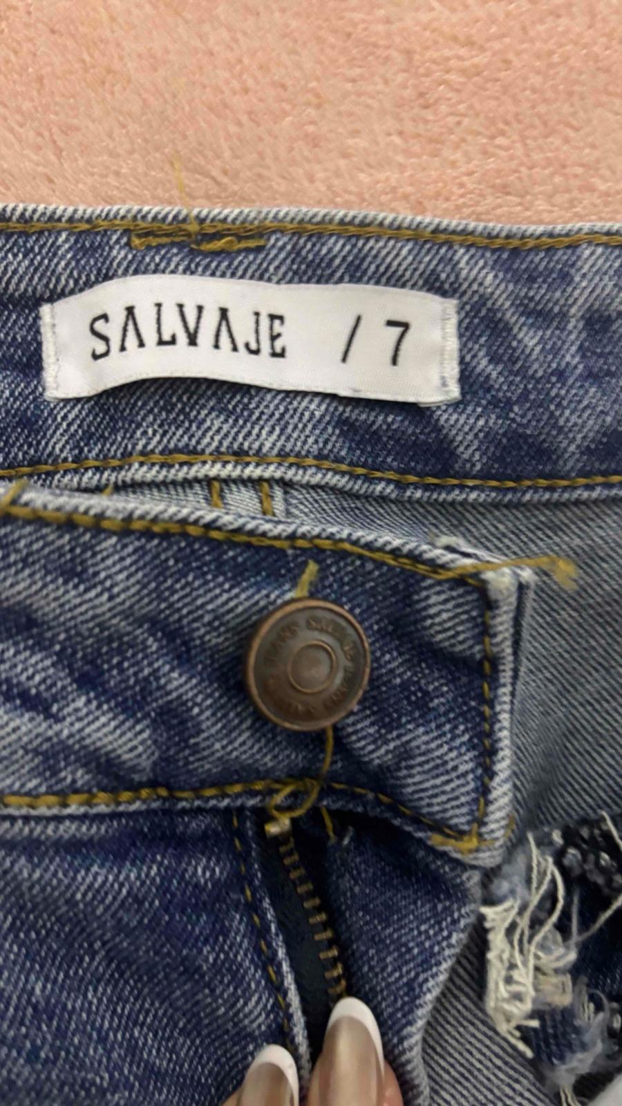 Jeans de mezclilla azul con bolsillos cargo marca Salvaje talla 7, foto 3 de 5