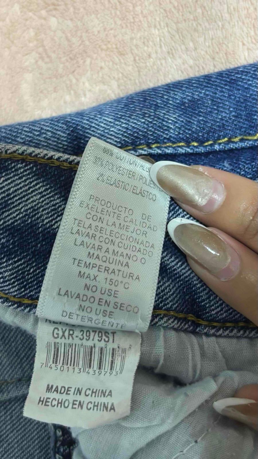Jeans de mezclilla azul con bolsillos cargo marca Salvaje talla 7, foto 5 de 5
