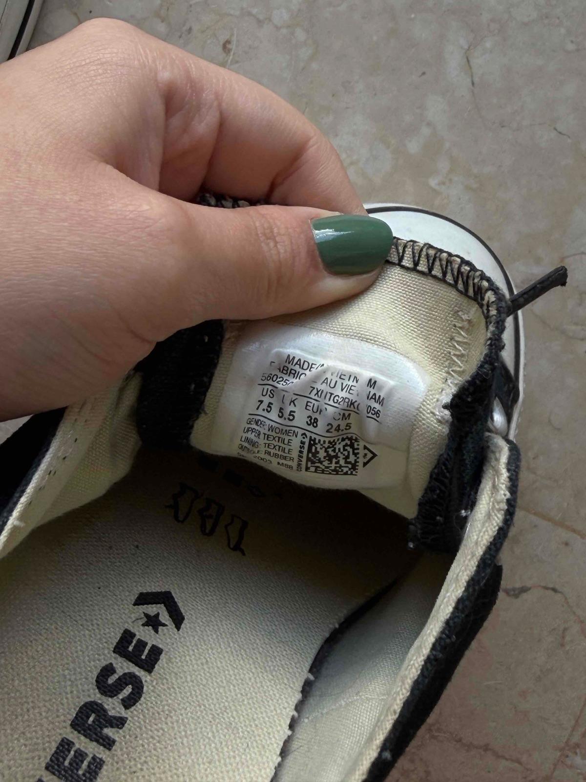 Zapatos Converse negros, foto 3 de 4