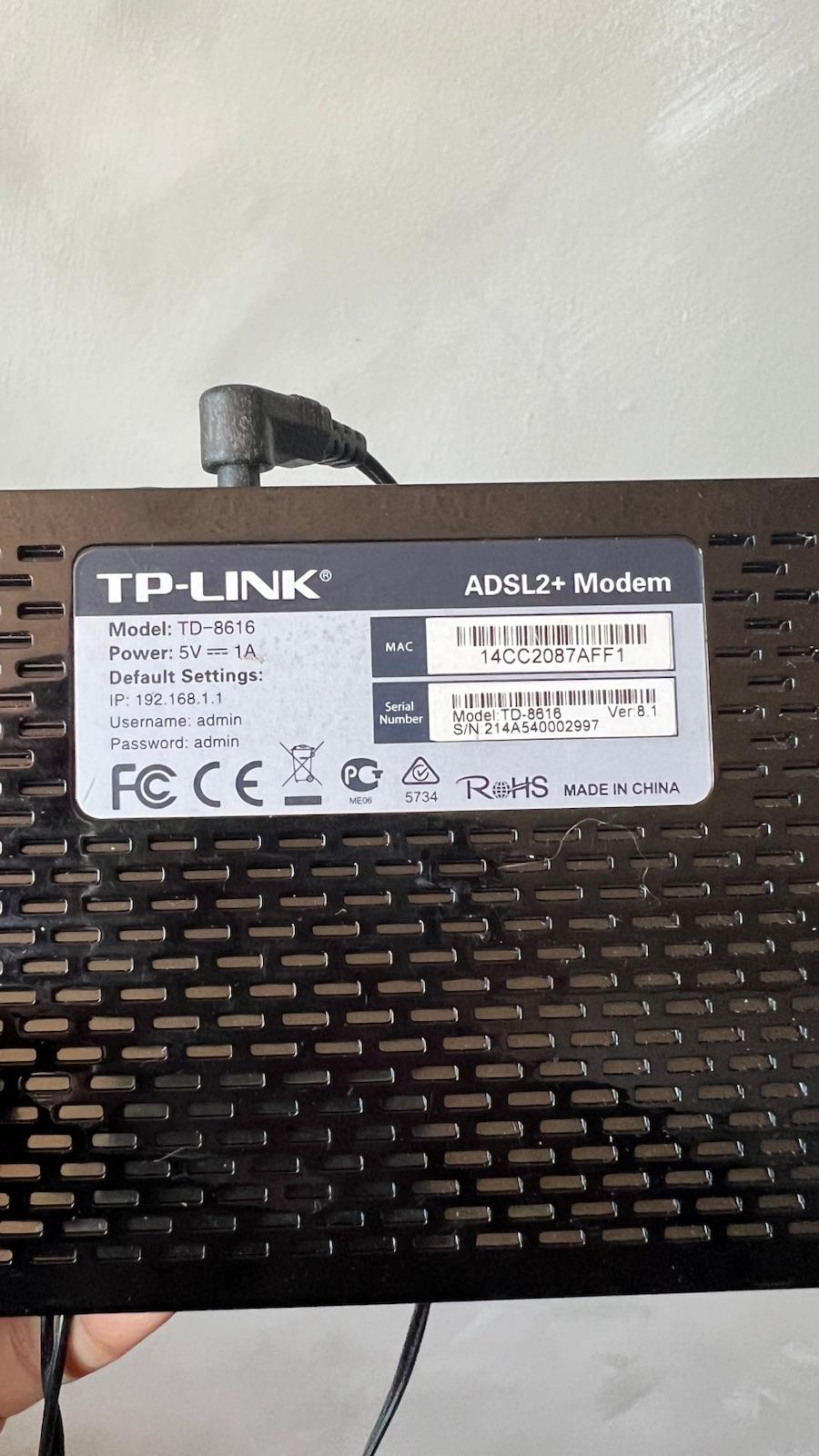 Modem ADSL2+ TP-Link TD-8616 negro con adaptador LG, foto 2 de 2