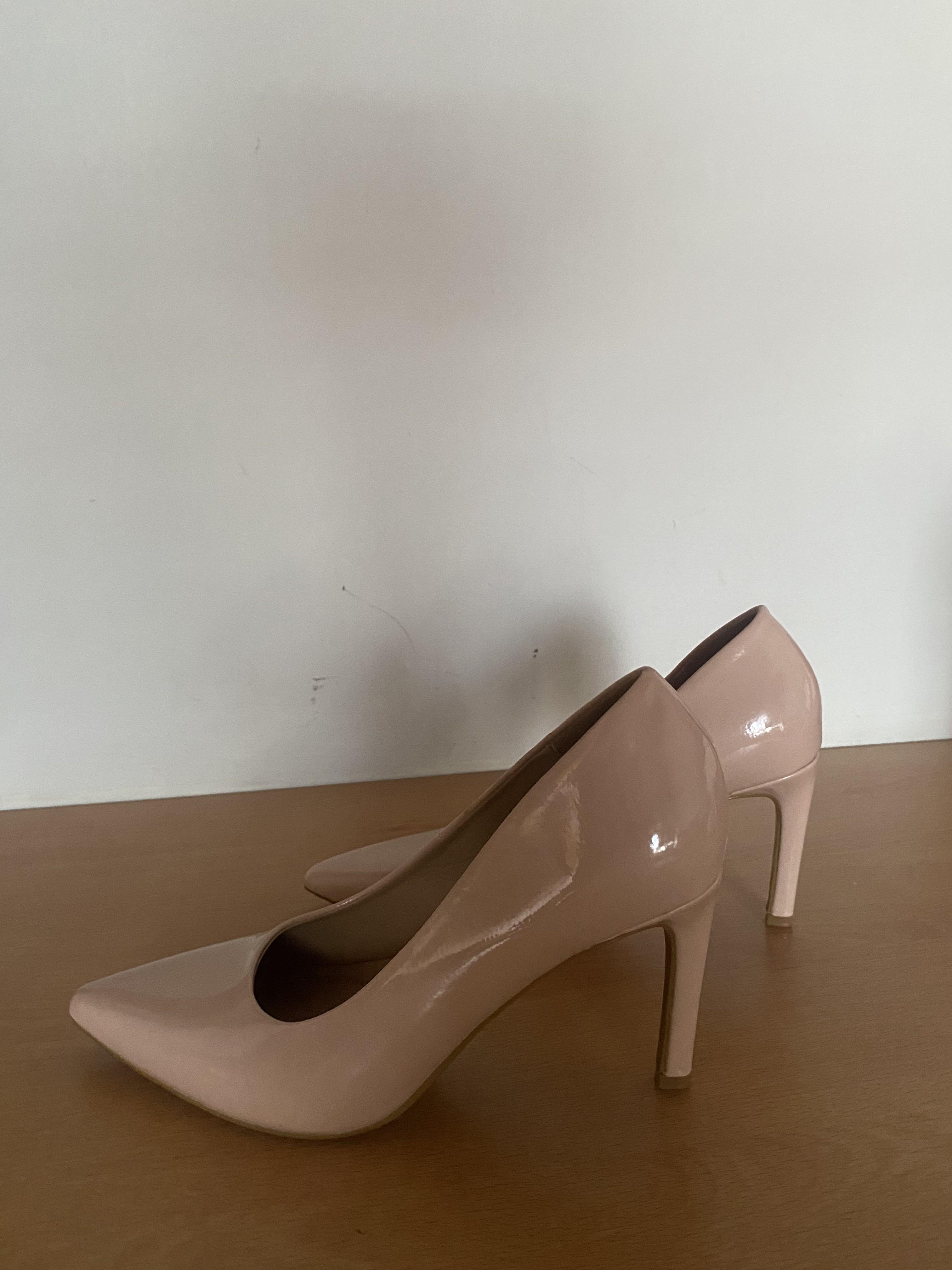 Tacones punta puntiaguda, foto 2 de 4