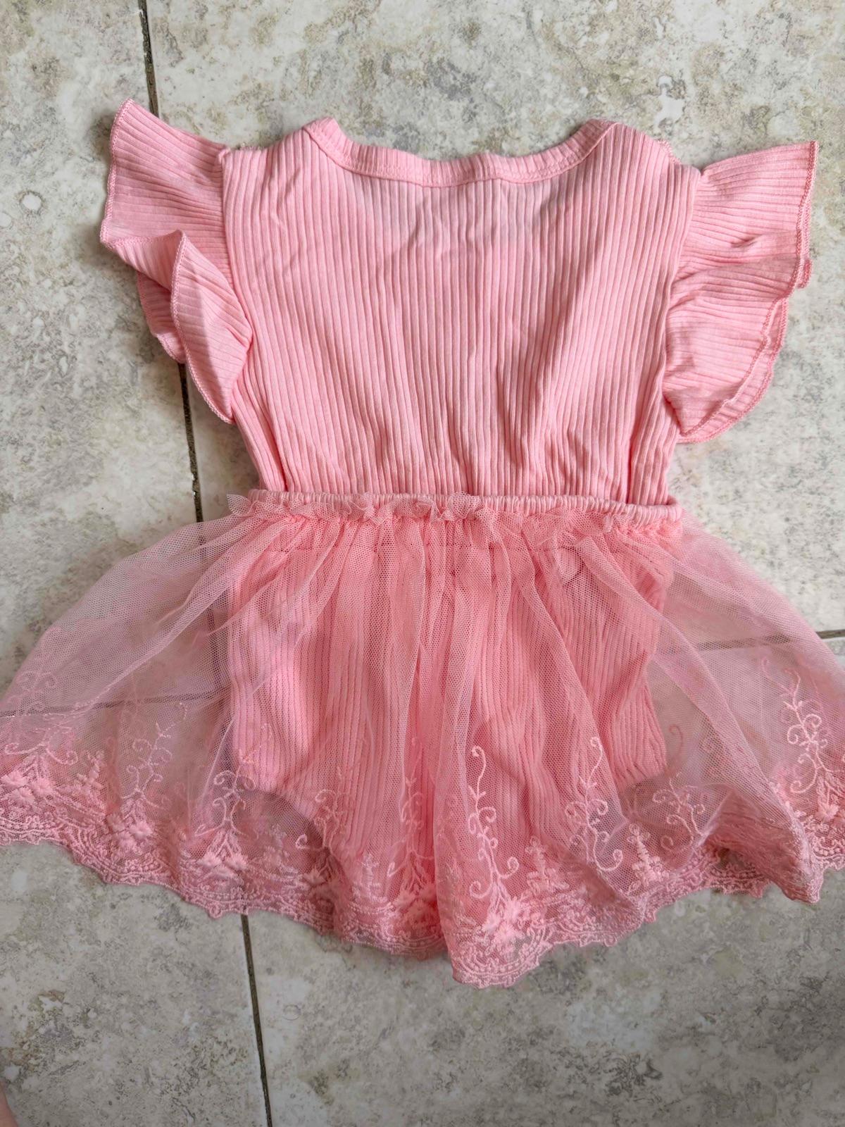 Vestido enterizo con cintillo rosado para bebé, foto 4 de 4