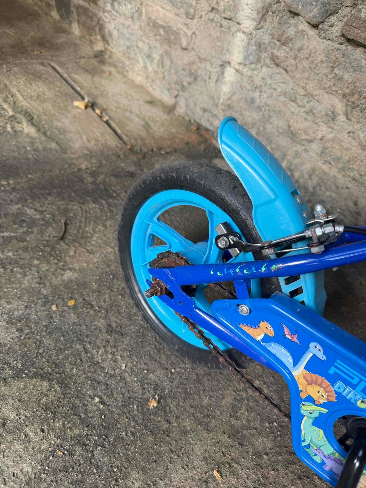 Bicicleta infantil azul de dinosaurios, foto 3 de 5