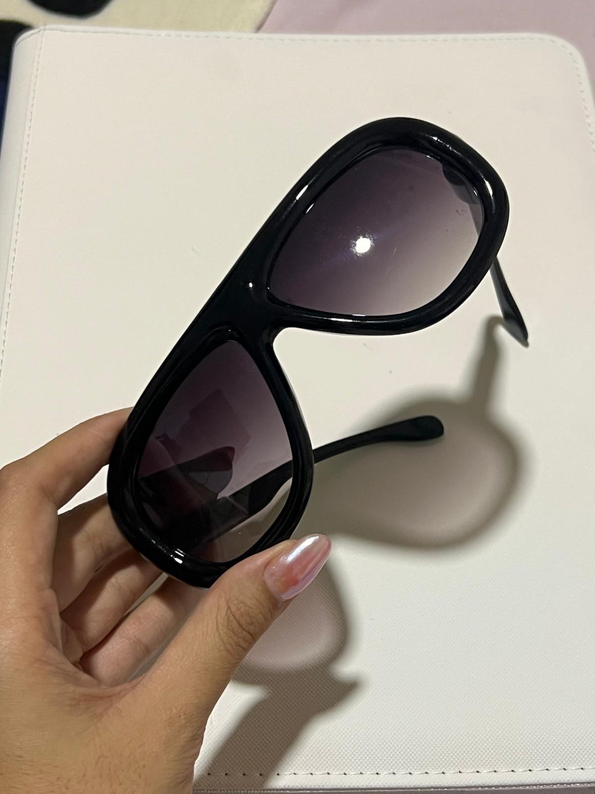 Lentes de Sol Negros, foto 2 de 3