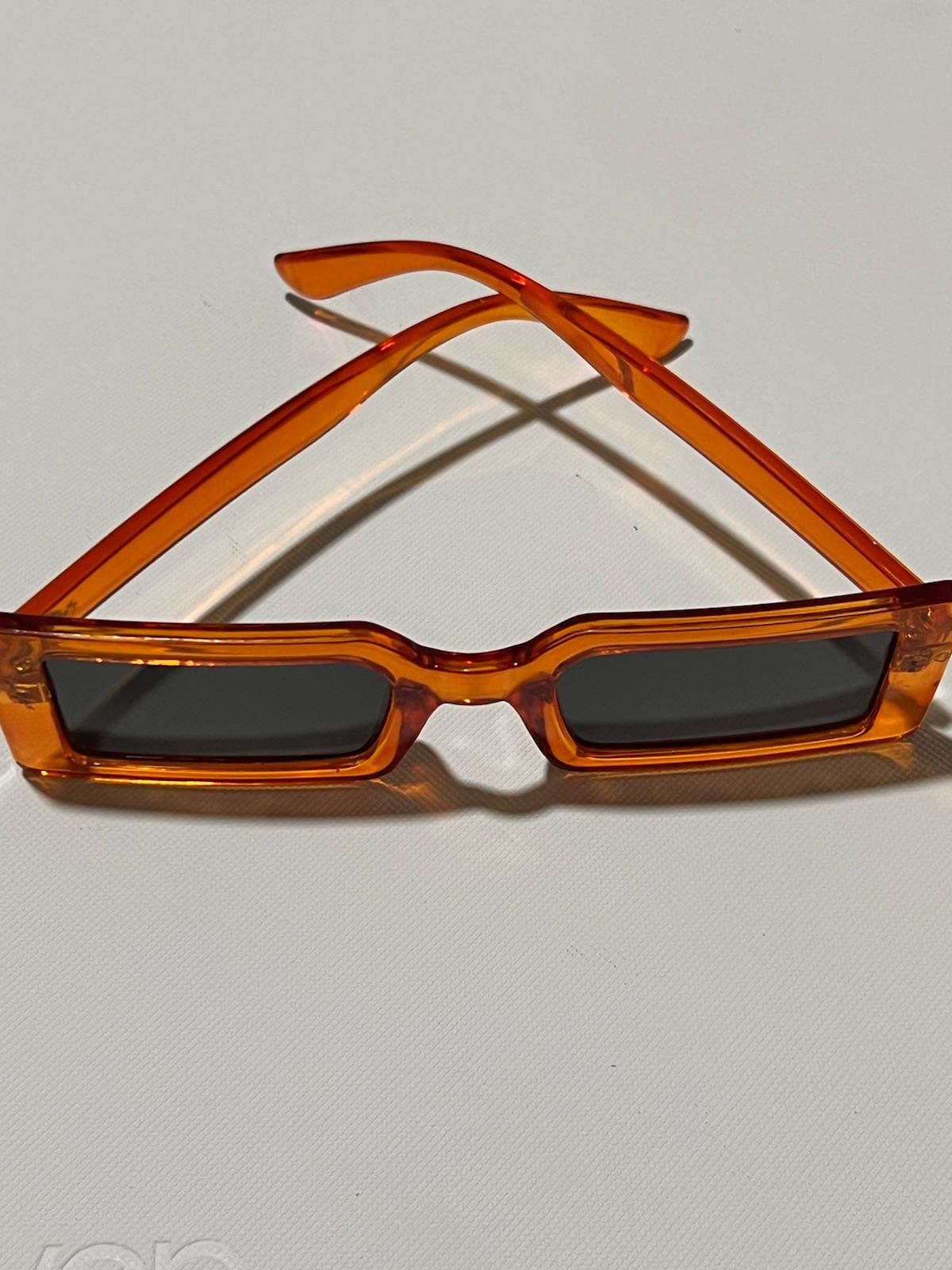 Lentes de sol rectangulares color naranja, foto 2 de 4