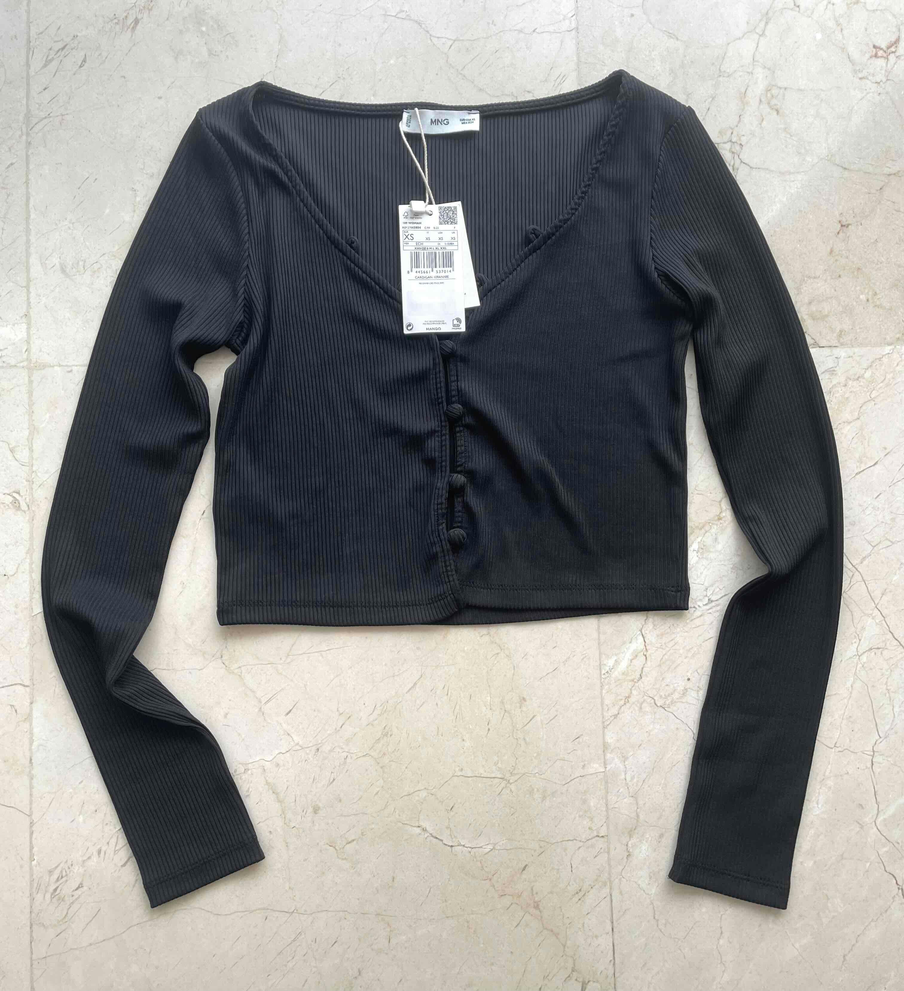 Crop Top estilo Cárdigan Negro, foto 2 de 4