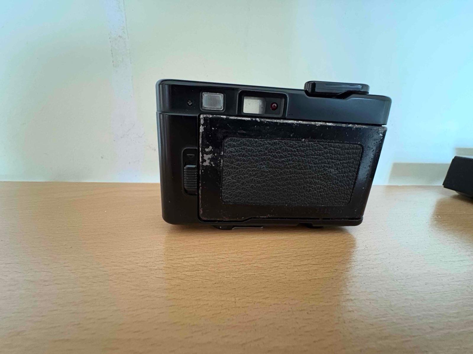Camara analogica Konica Pop negra, foto 5 de 5