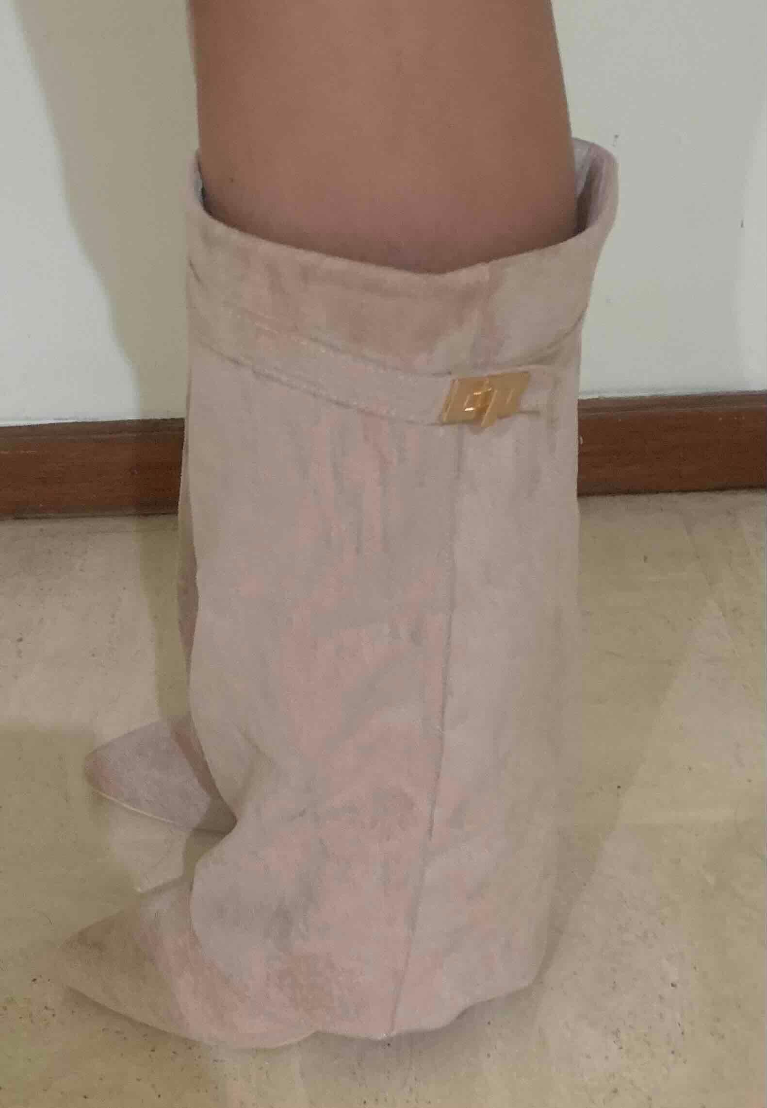Botas beige estilo Givenchy, foto 4 de 4
