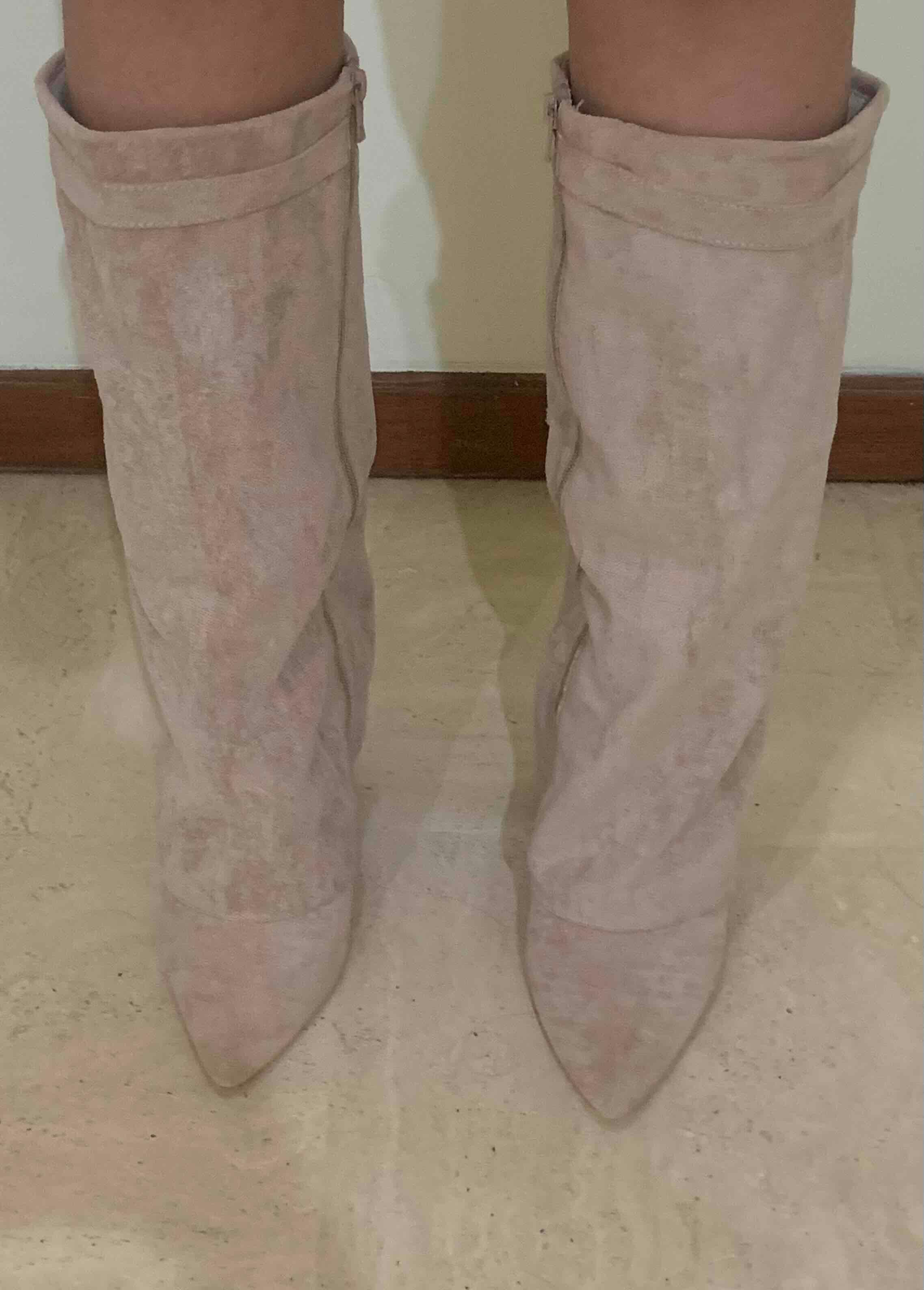 Botas beige estilo Givenchy, foto 3 de 4