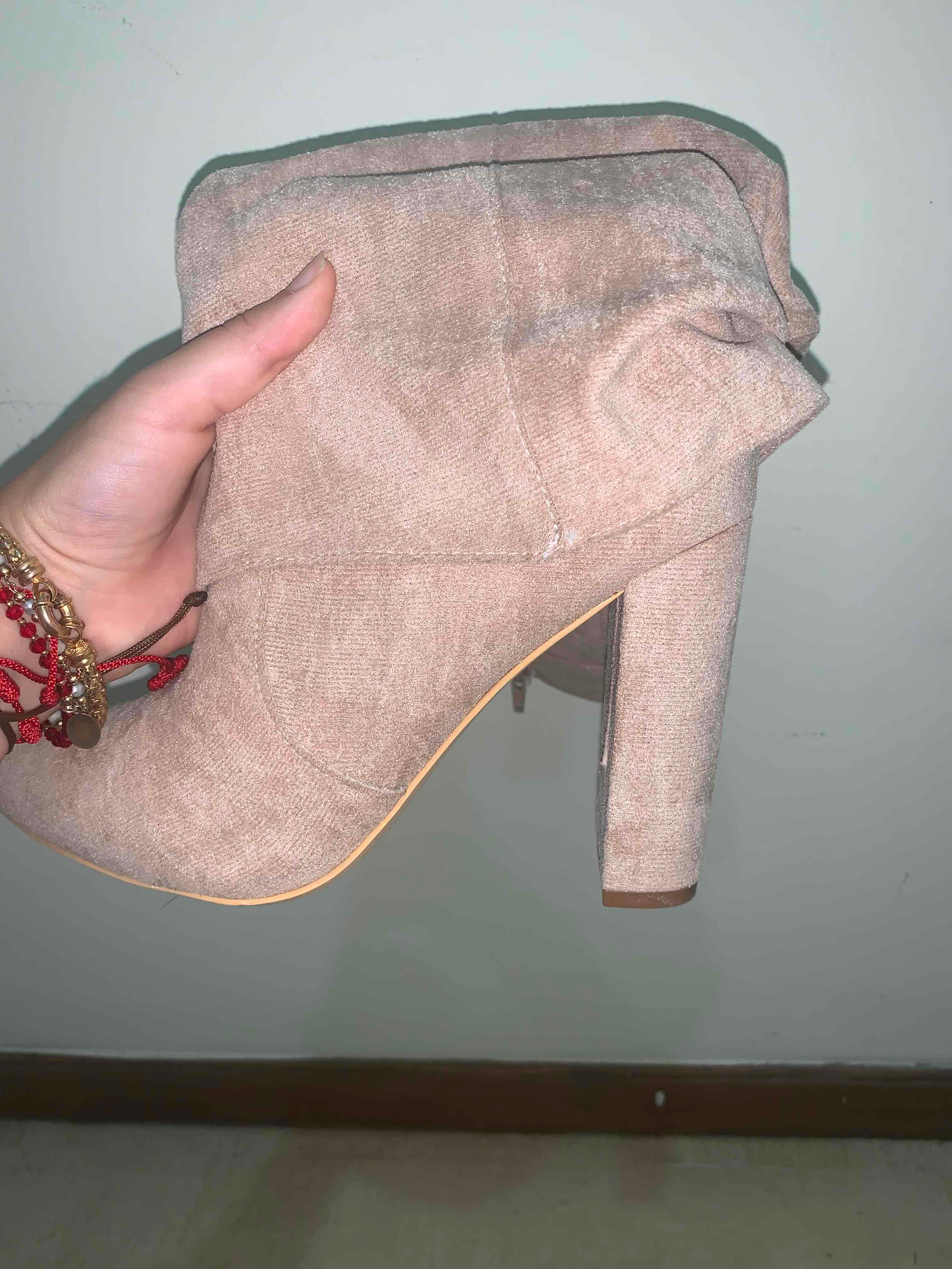 Botas beige estilo Givenchy, foto 2 de 4