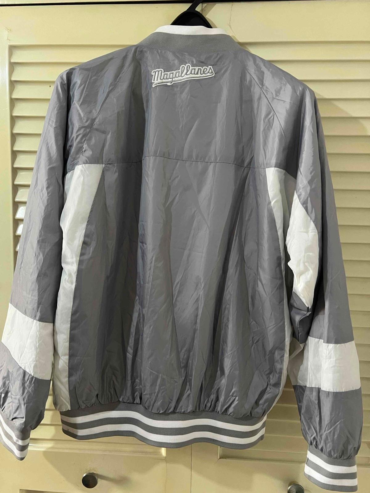 Chaqueta deportiva de los Navegantes del Magallanes gris y blanca en tallas M y L., foto 2 de 2