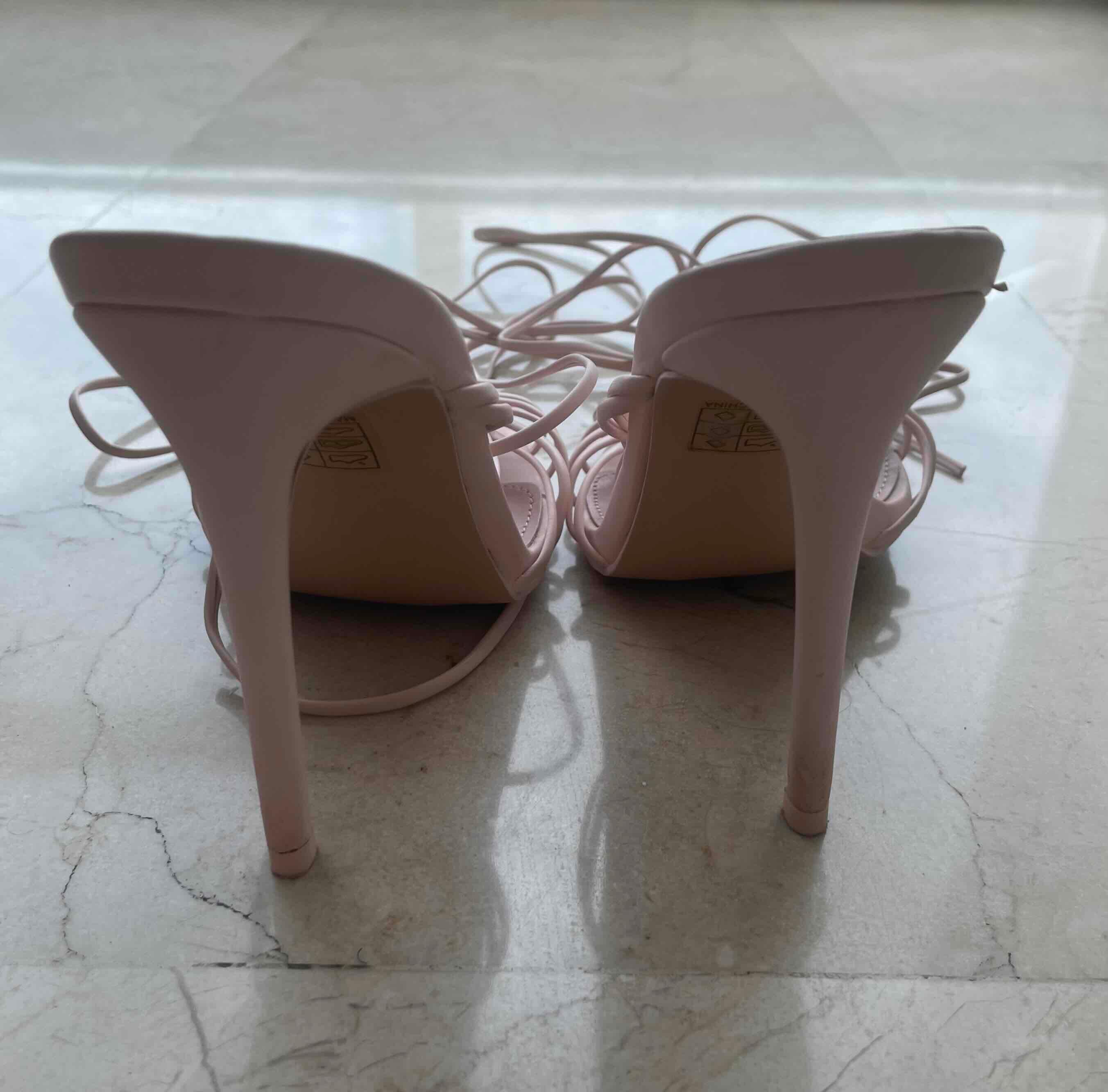 Tacones rosados con tiras, foto 4 de 5