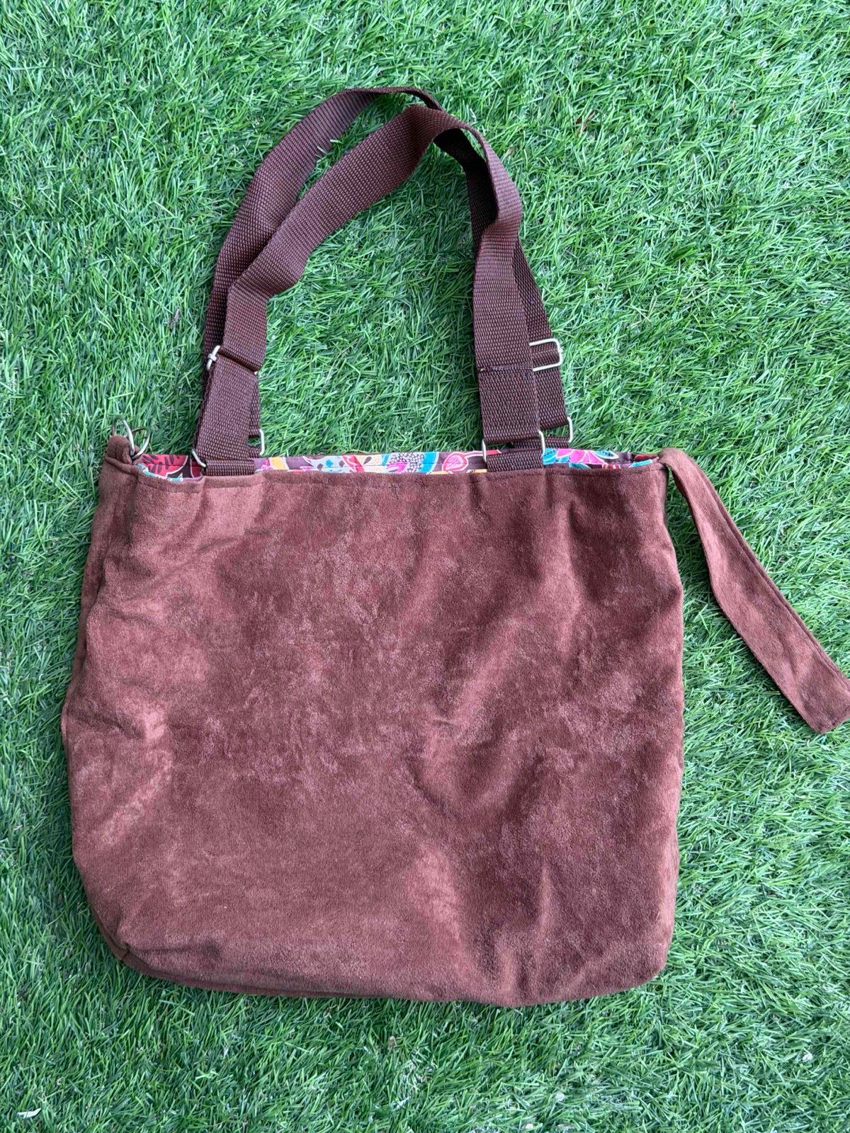 Bolso de mano reversible marrón y estampado floral, foto 2 de 2