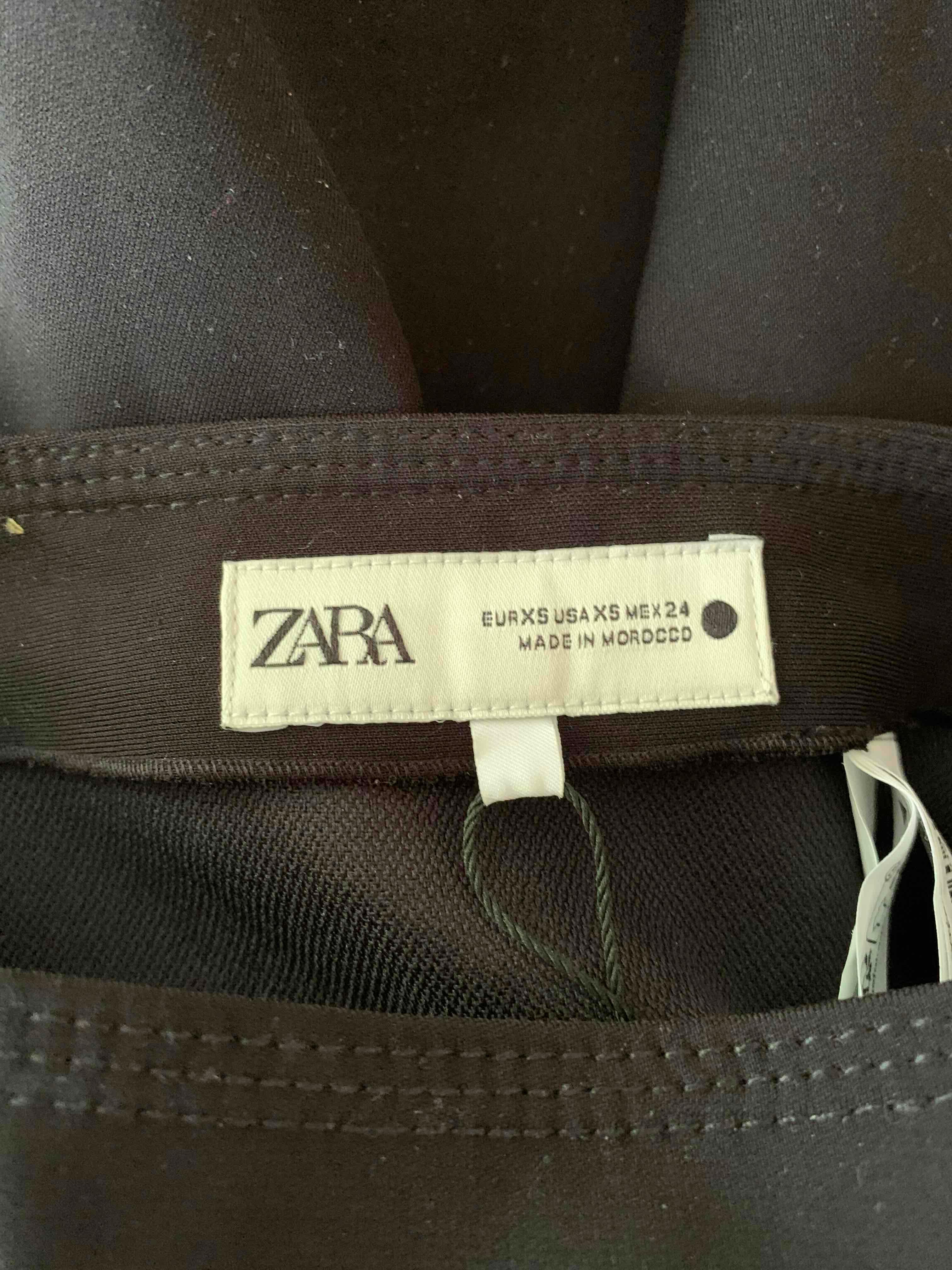 Falda negra zara corta, foto 2 de 2