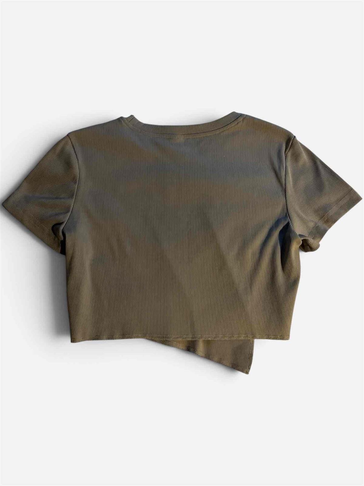 Camisa crop top de canalé beige con estampado de flor, foto 2 de 2