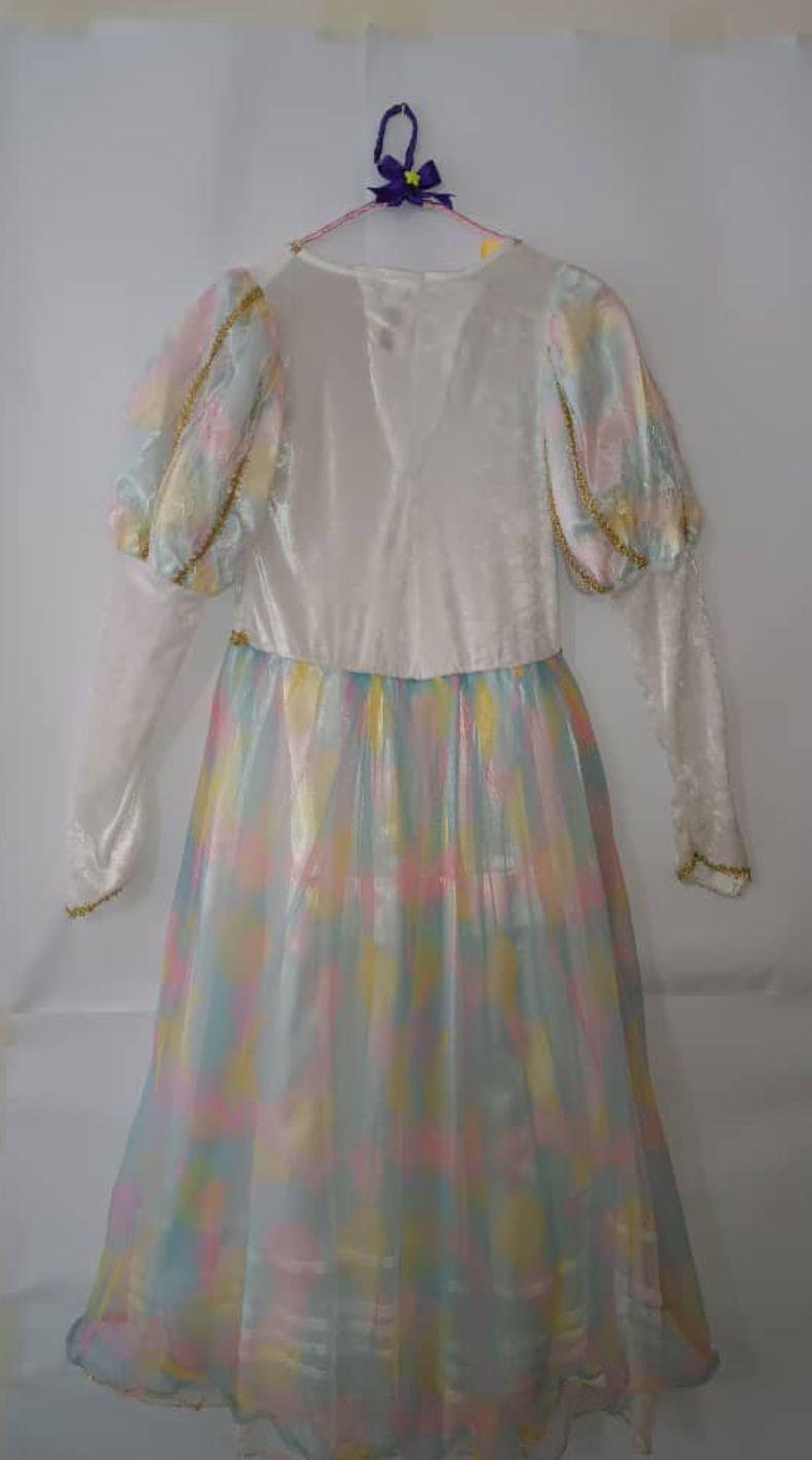 Vestido infantil largo multicolor con detalles dorados, foto 2 de 5