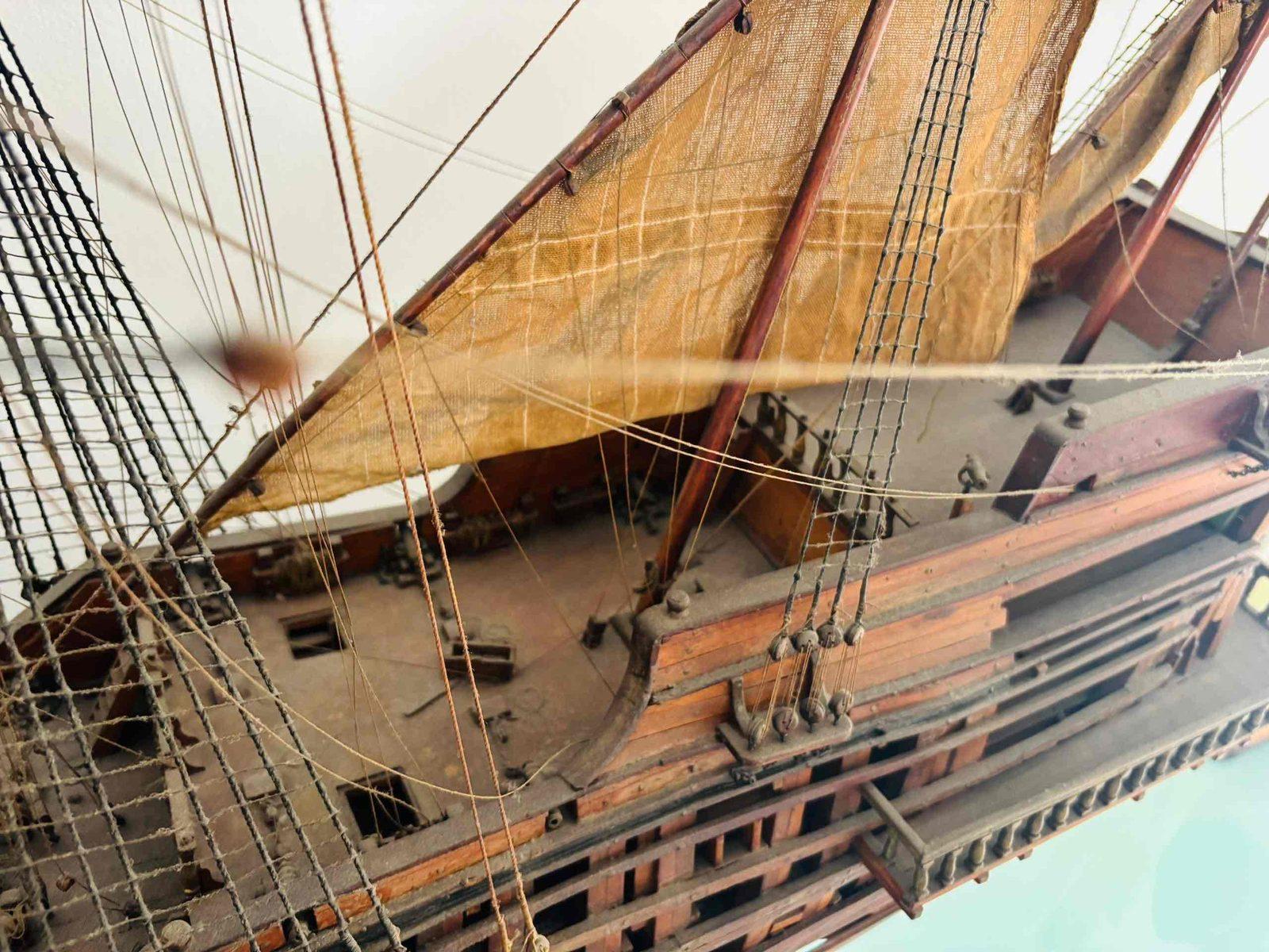 Maqueta de barco galeón antiguo en madera, foto 6 de 7