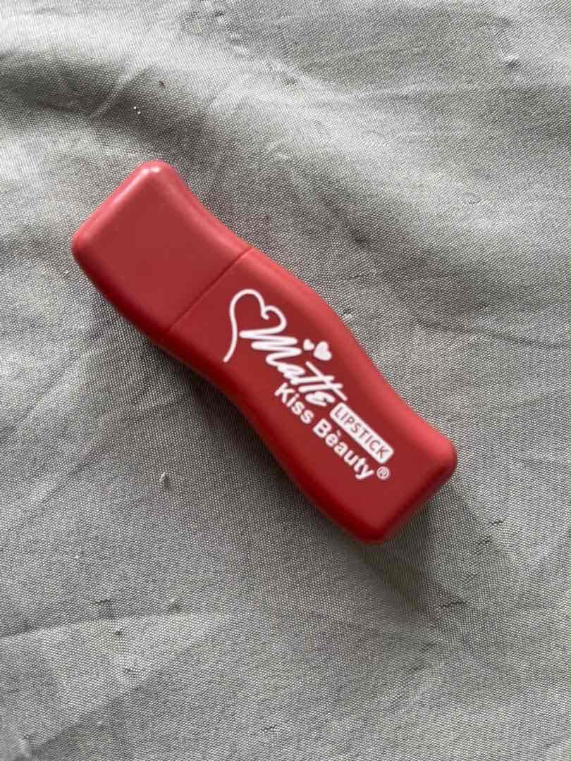 Labial Matte Kiss Beauty rojo, foto 1 de 1