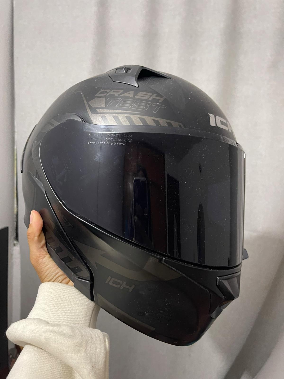 Casco de moto ICH negro, foto 1 de 2
