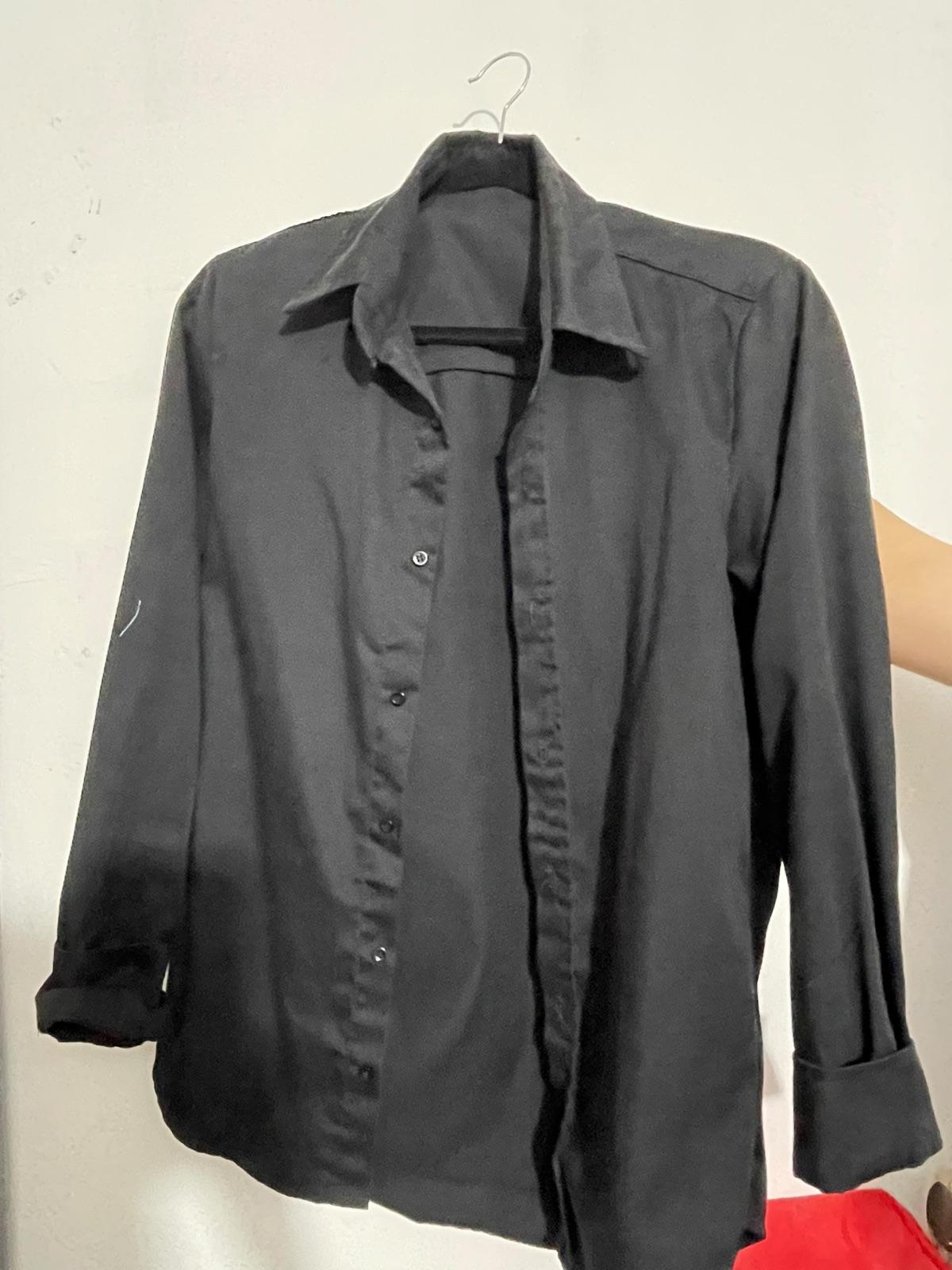 Camisa negra de manga larga, foto 1 de 1