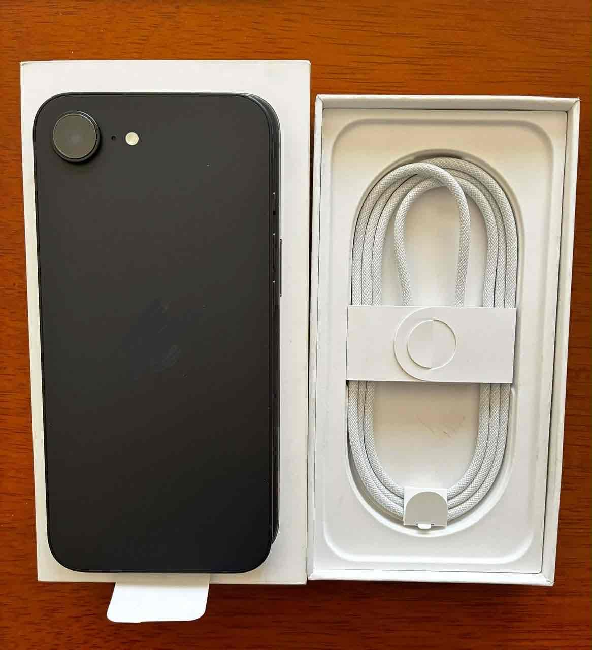 iPhone 16e 128Gb, foto 2 de 2