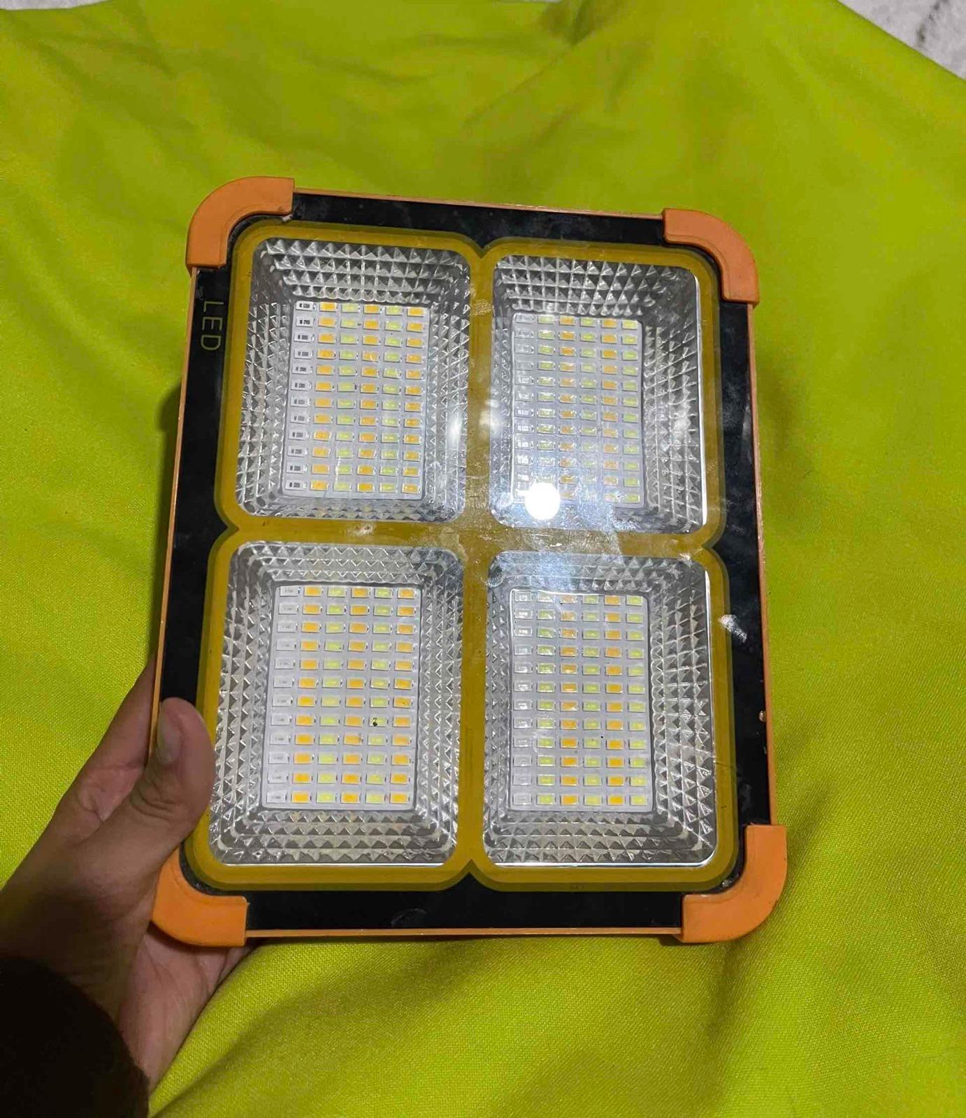 Reflector LED recargable portátil, foto 1 de 1