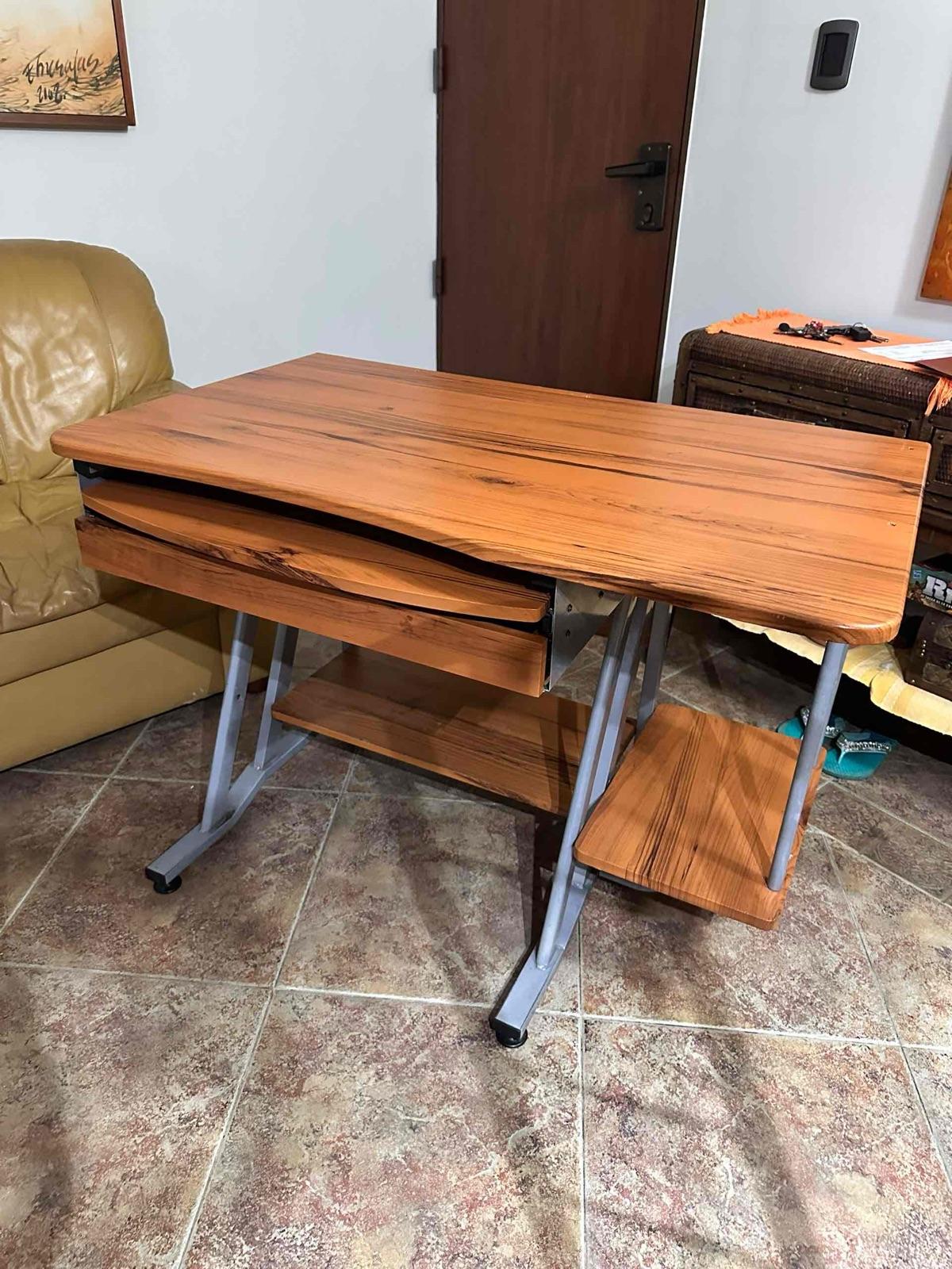 Escritorio Multifuncional para Computadora – Acabado Madera con Repisas, foto 7 de 8