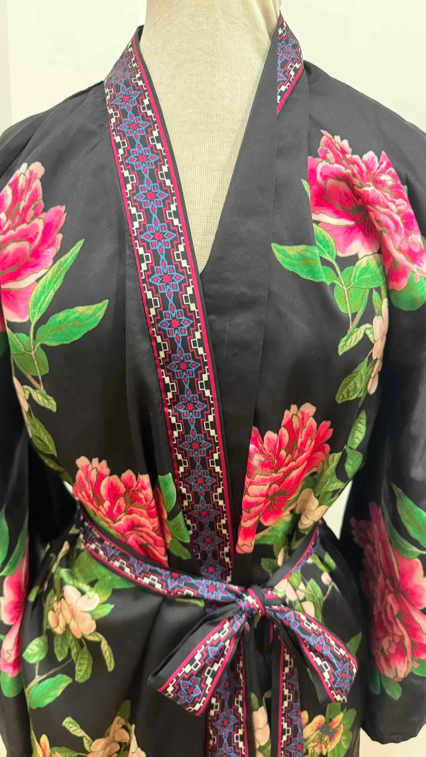Kimono floral de satén, foto 3 de 3