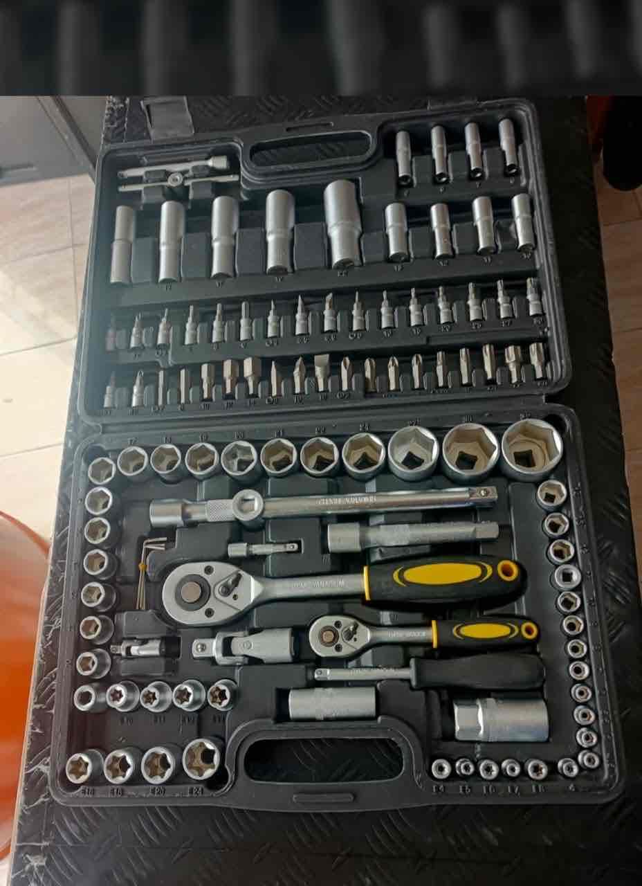 Juego de herramientas con estuche, foto 1 de 1