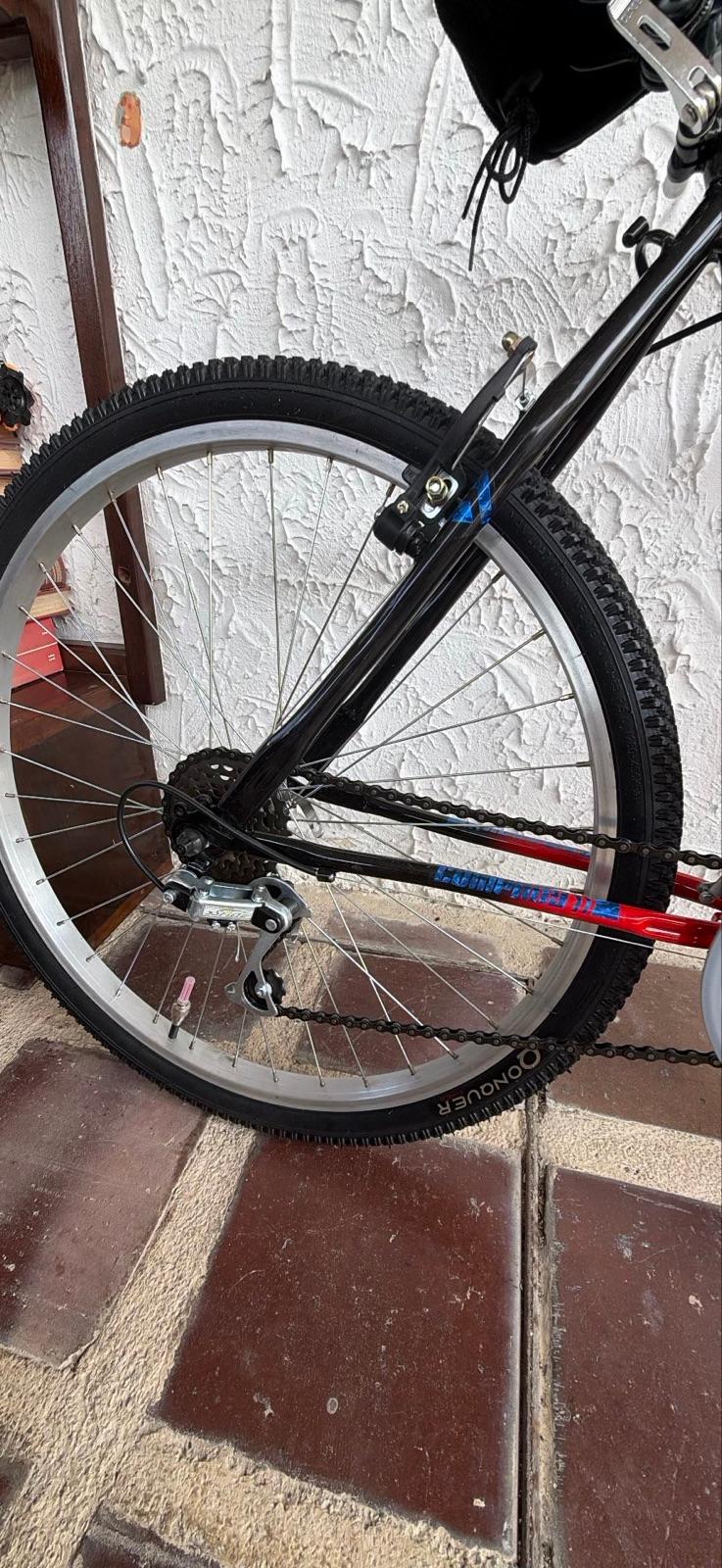 Bicicleta de Ciclismo Roja y Negra, foto 2 de 3