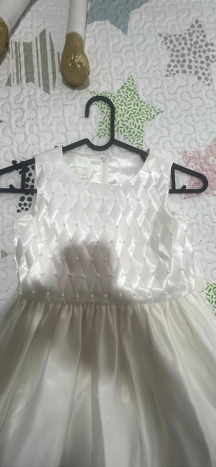 Vestido blanco de niña, foto 2 de 2