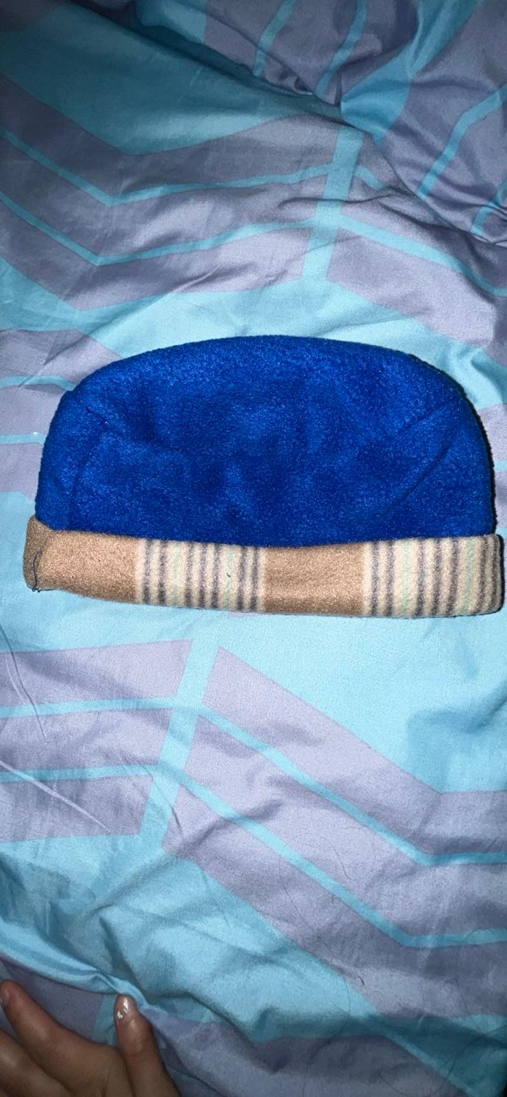 Gorro de polar azul y marrón con rayas, foto 4 de 4