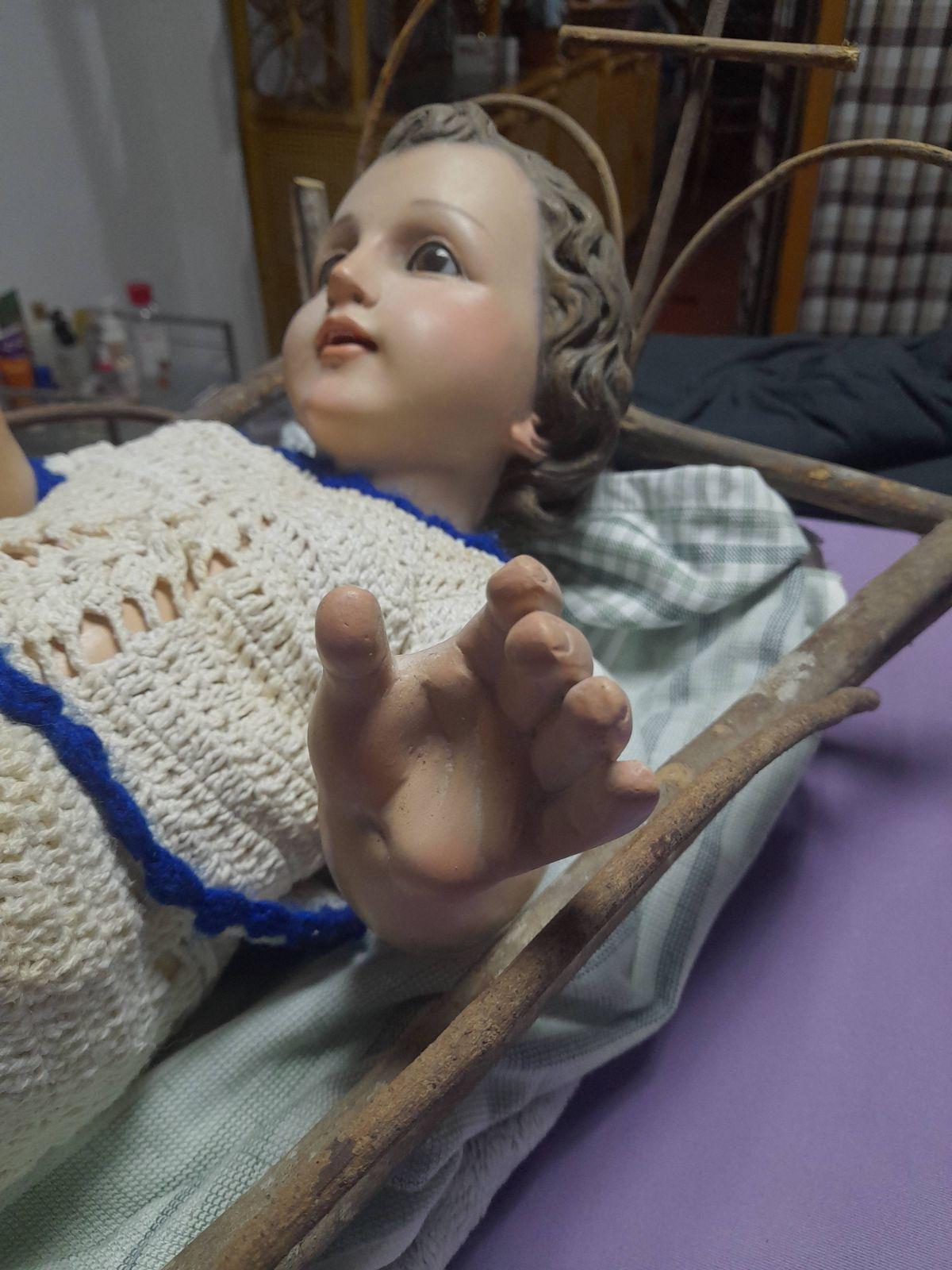 Figura de Niño Jesús en pesebre de ramas español original, restaurado, foto 3 de 4