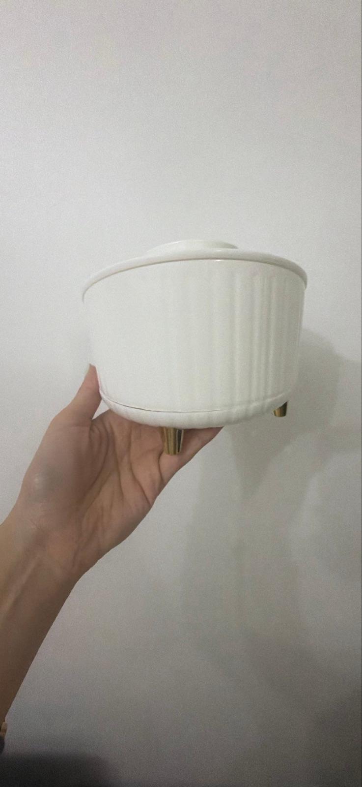 Organizador blanco con patas doradas, foto 3 de 6