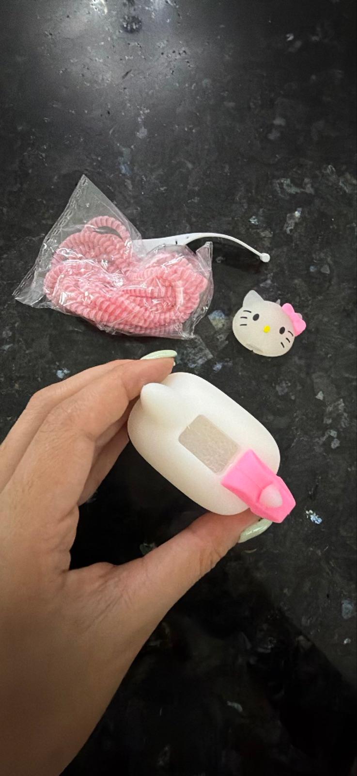 Estuche de silicona Hello Kitty para proteger cargador y cable de iPhone, foto 2 de 5