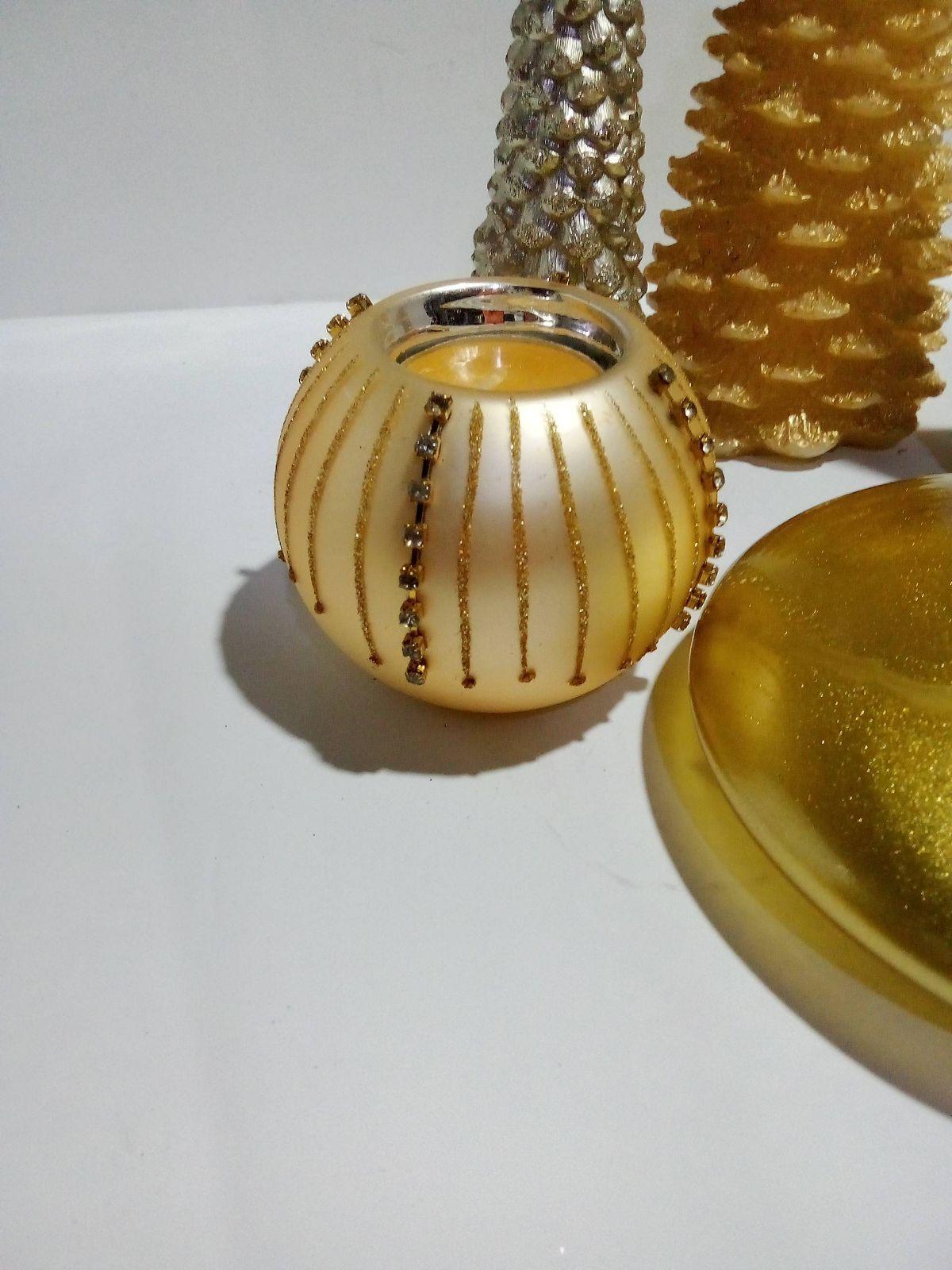 Set de velas y portavelas navideños dorados y plateados, foto 3 de 5