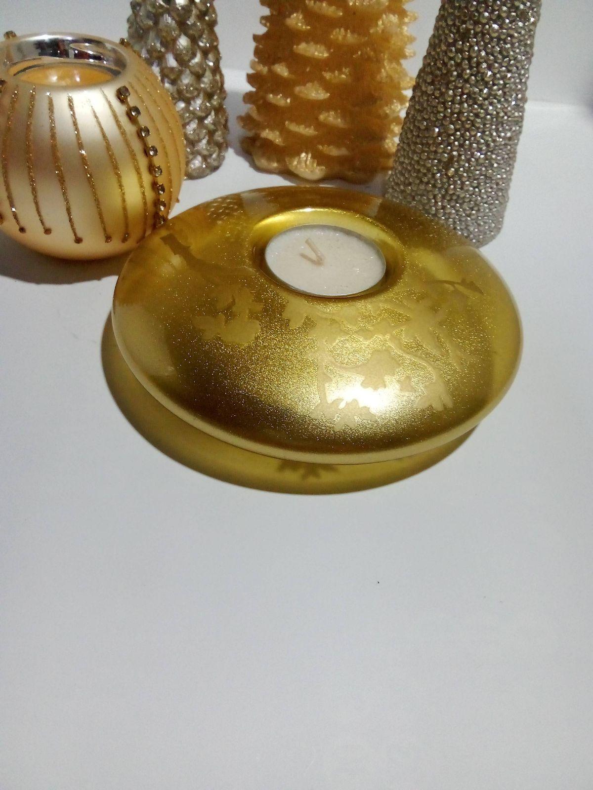 Set de velas y portavelas navideños dorados y plateados, foto 4 de 5