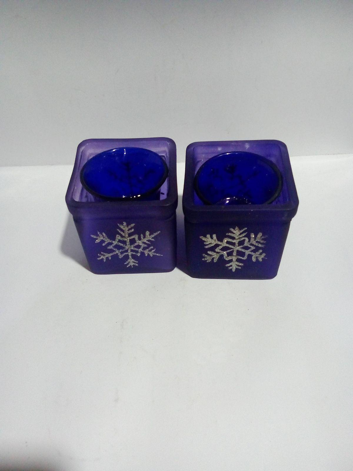 Set de dos portavelas cuadrados morados con copos de nieve, foto 3 de 4