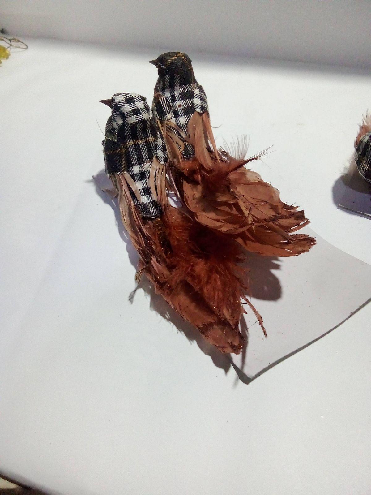 Adornos de pajaritos decorativos con plumas, foto 3 de 3