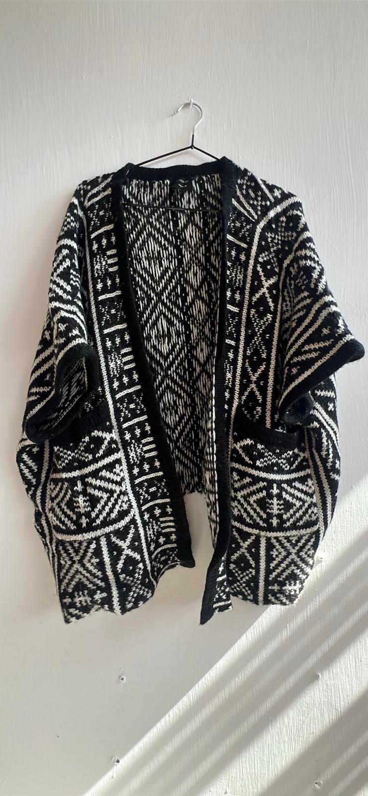 Cardigan tejido blanco y negro, foto 1 de 1