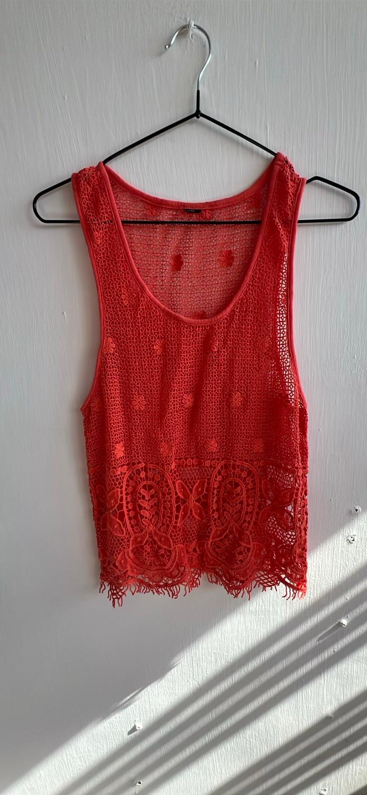 Top rojo de encaje sin mangas, foto 1 de 1