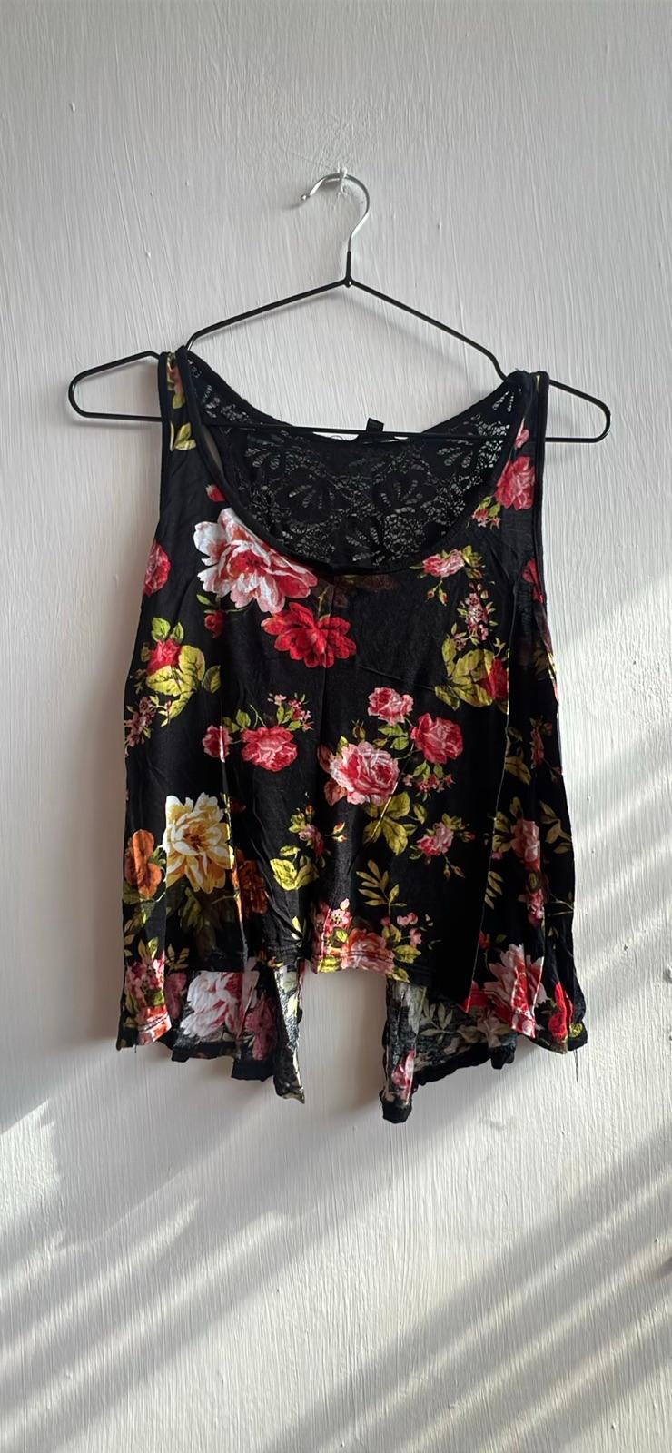 Blusa negra de tirantes con estampado floral y encaje, foto 1 de 1