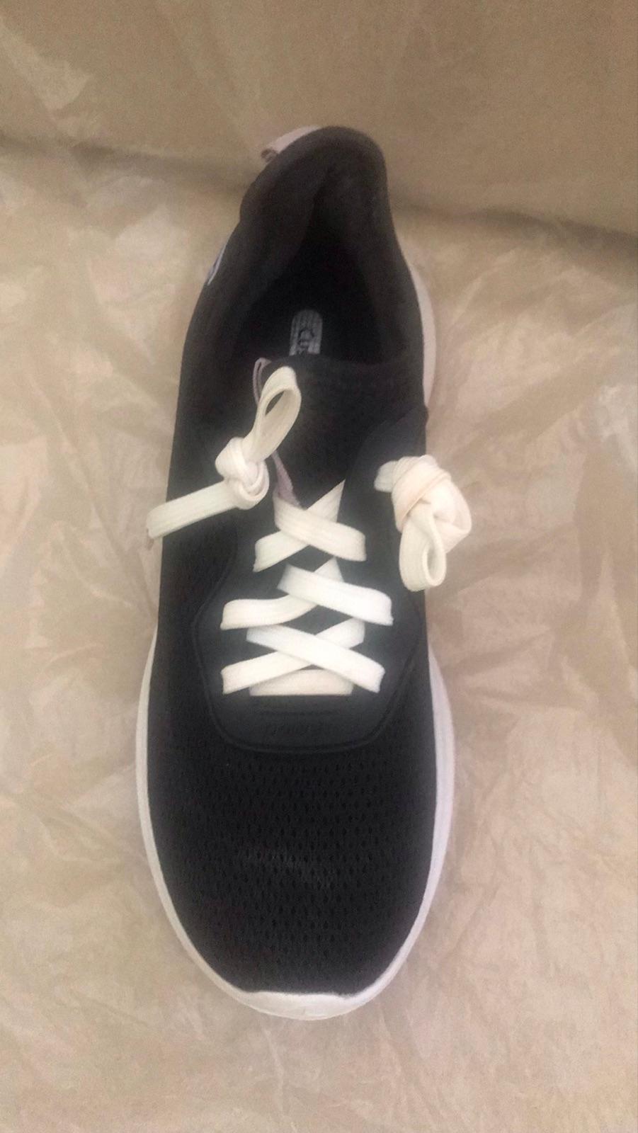 Zapatos deportivos negros con cordones blancos, foto 6 de 7