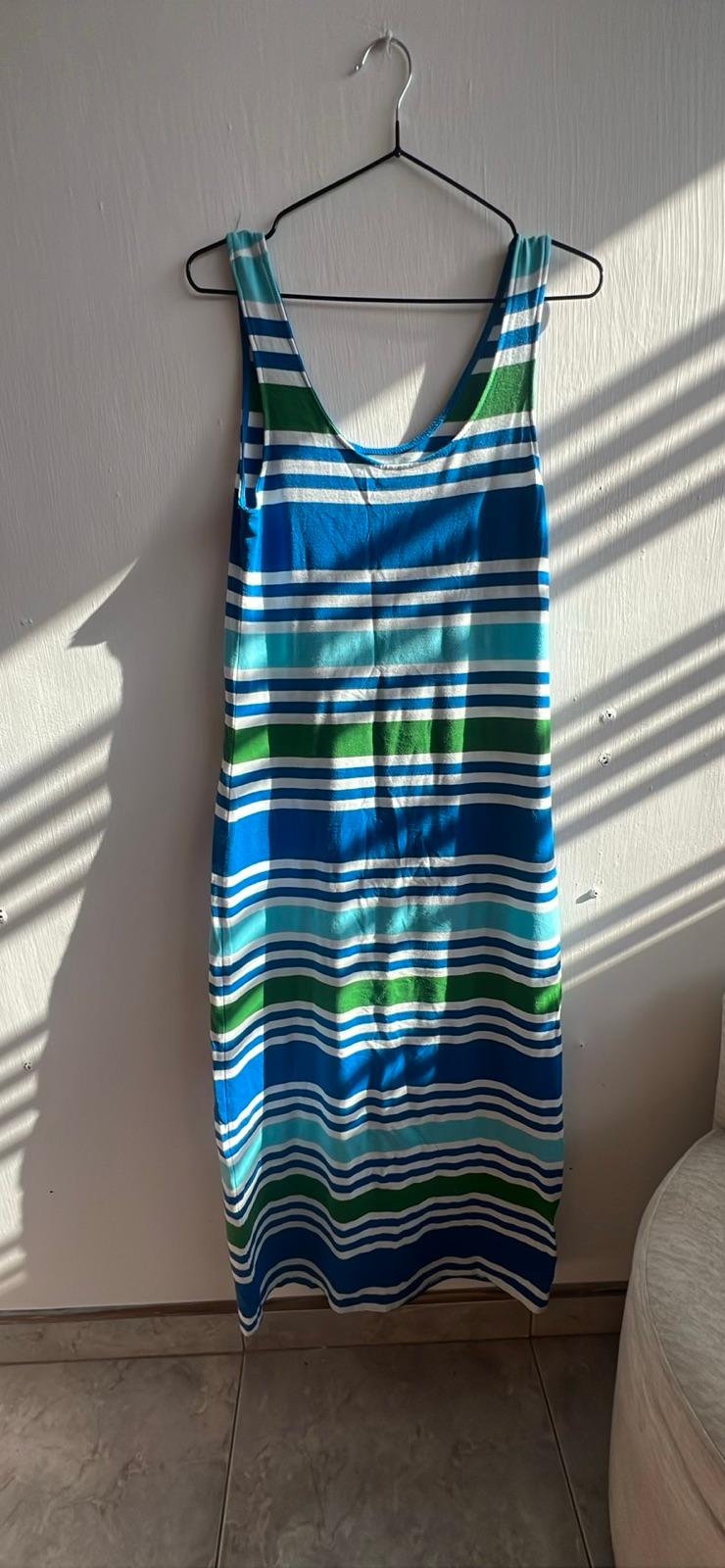 Vestido largo de rayas azules y verdes, foto 1 de 1