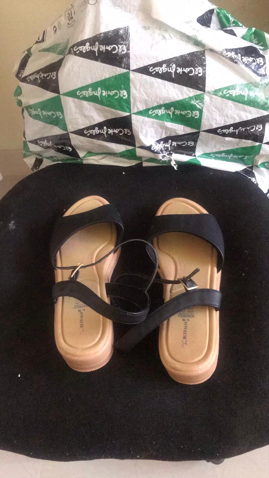Sandalias negras Buffalo talla 39, foto 6 de 6