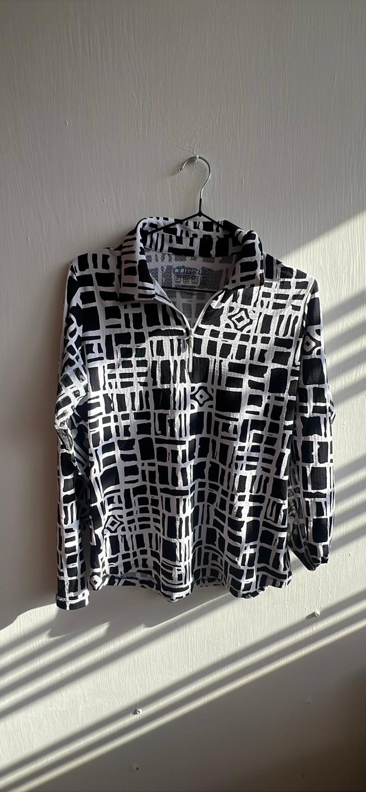 Blusa en blanco y negro, foto 1 de 1