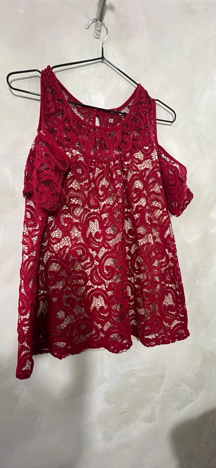 Blusa roja de encaje, foto 1 de 1