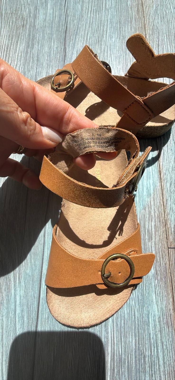 Sandalias de cuero marrón para niña, foto 3 de 4