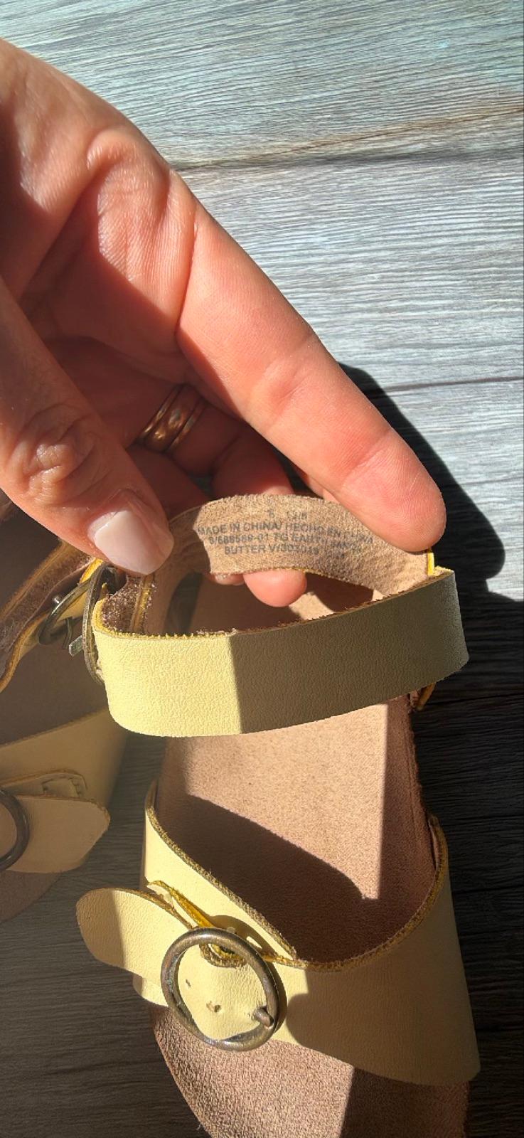 Sandalias amarillas mantequilla para bebé con hebillas, foto 6 de 6