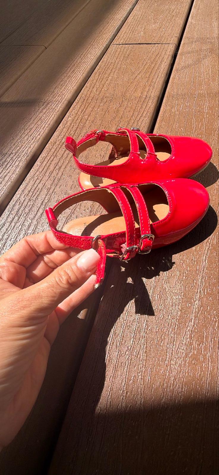 Zapatos rojos de charol para niña, foto 4 de 7